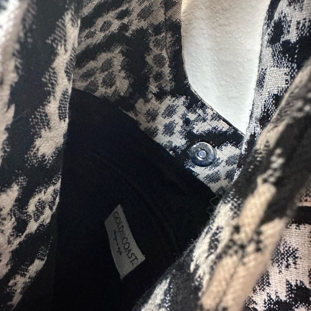 Stylish Black and White Geometric Shoulder Bag - Picture 3 of 4